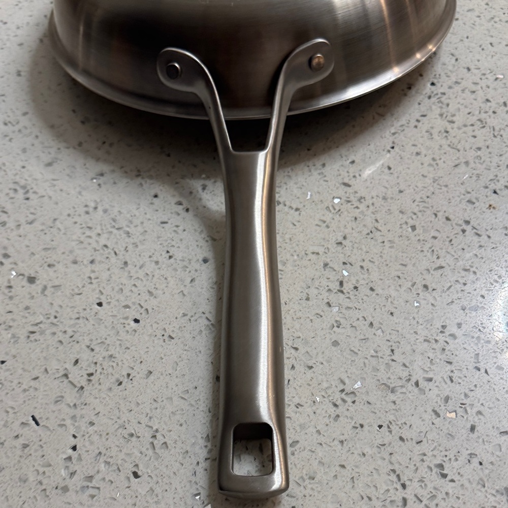 Le Creuset Silver Frying Pan 9  1/2 inch - Picture 6 of 7